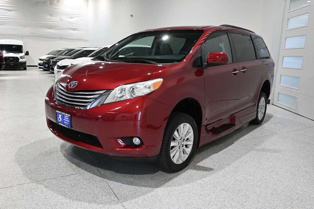 2015 Toyota Sienna XLE Mobility Handicap Van - 23023781 - 9
