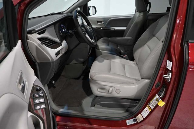 2015 Toyota Sienna XLE Mobility Handicap Van - 23023781 - 12