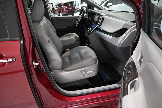 2015 Toyota Sienna XLE Mobility Handicap Van - 23023781 - 14