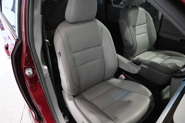 2015 Toyota Sienna XLE Mobility Handicap Van - 23023781 - 15