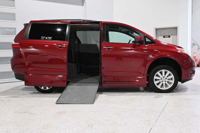 2015 Toyota Sienna XLE Mobility Handicap Van - 23023781 - 16