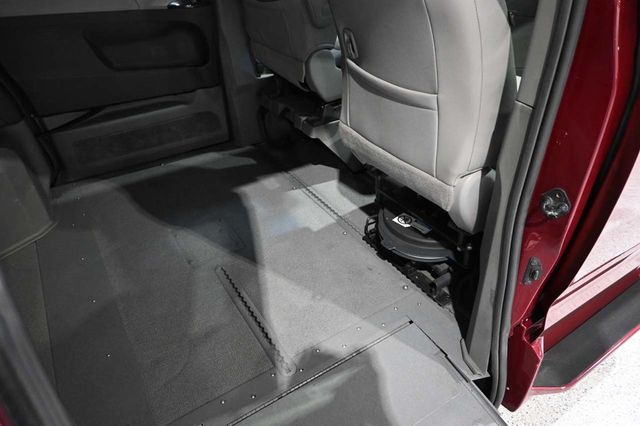 2015 Toyota Sienna XLE Mobility Handicap Van - 23023781 - 18