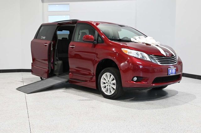 2015 Toyota Sienna XLE Mobility Handicap Van - 23023781 - 1
