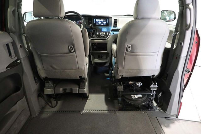 2015 Toyota Sienna XLE Mobility Handicap Van - 23023781 - 19