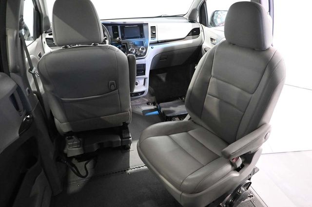 2015 Toyota Sienna XLE Mobility Handicap Van - 23023781 - 21