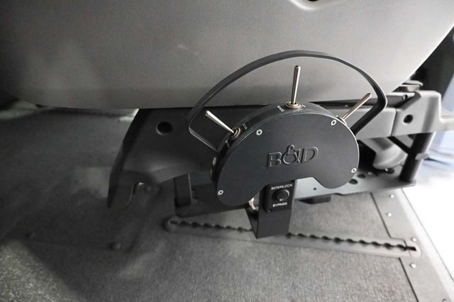 2015 Toyota Sienna XLE Mobility Handicap Van - 23023781 - 22