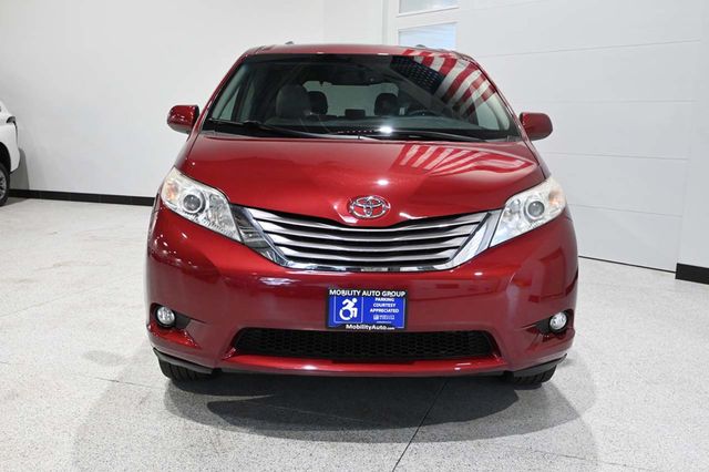 2015 Toyota Sienna XLE Mobility Handicap Van - 23023781 - 3
