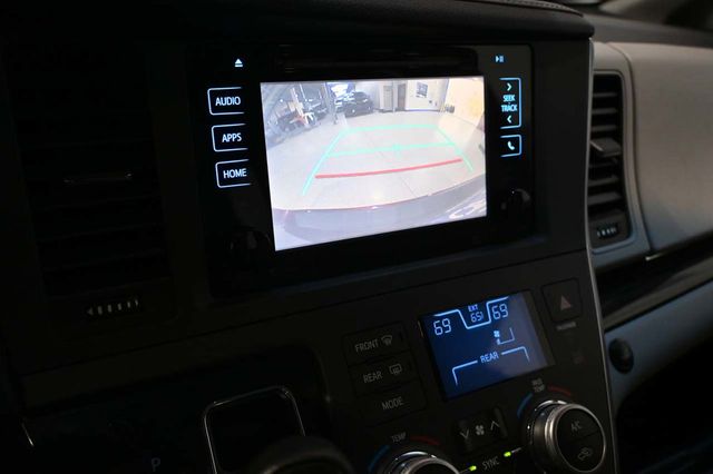 2015 Toyota Sienna XLE Mobility Handicap Van - 23023781 - 41