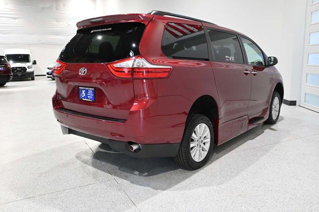 2015 Toyota Sienna XLE Mobility Handicap Van - 23023781 - 5