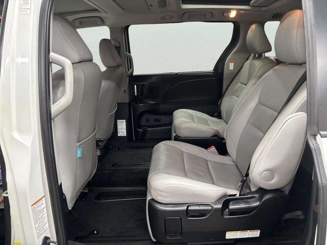 2015 Toyota Sienna XLE Premium 8 Passenger 4dr Mini Van - 23047869 - 16