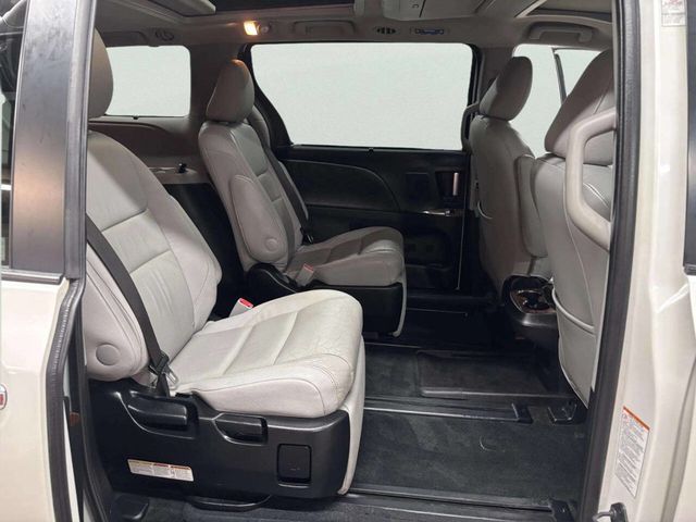 2015 Toyota Sienna XLE Premium 8 Passenger 4dr Mini Van - 23047869 - 19