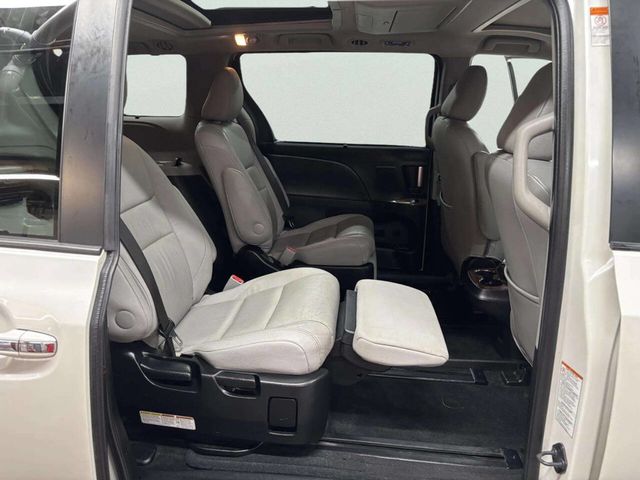 2015 Toyota Sienna XLE Premium 8 Passenger 4dr Mini Van - 23047869 - 20
