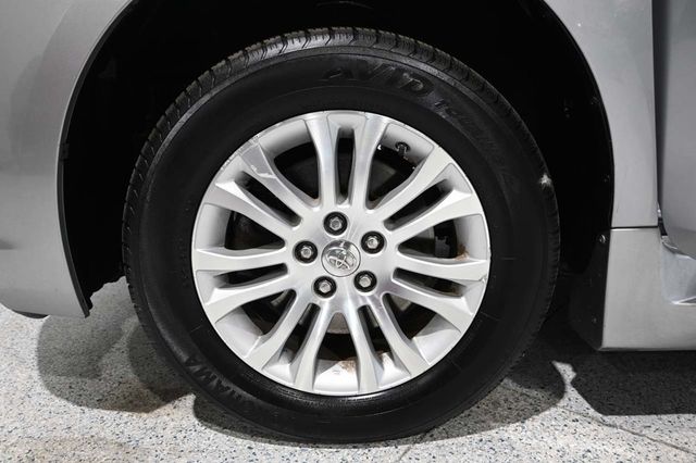 2015 Toyota Sienna XLE Premium Mobility Handicap Van - 23087048 - 11