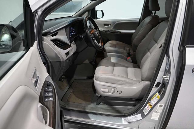 2015 Toyota Sienna XLE Premium Mobility Handicap Van - 23087048 - 12
