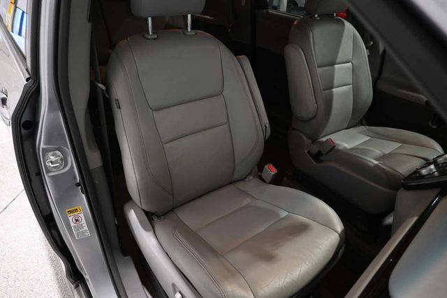 2015 Toyota Sienna XLE Premium Mobility Handicap Van - 23087048 - 15