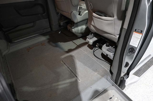 2015 Toyota Sienna XLE Premium Mobility Handicap Van - 23087048 - 18