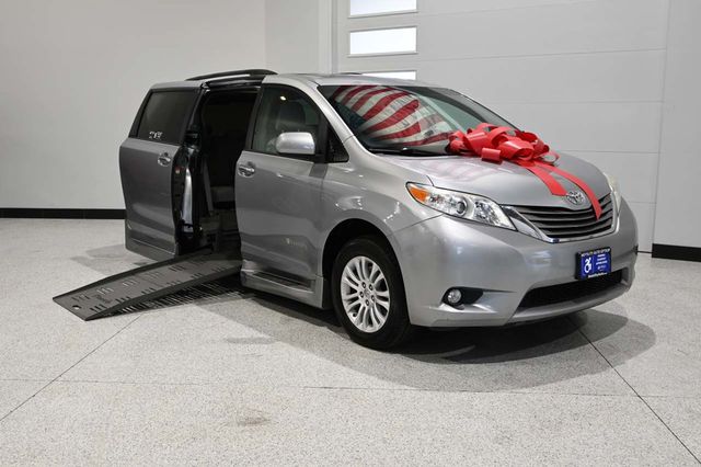 2015 Toyota Sienna XLE Premium Mobility Handicap Van - 23087048 - 1