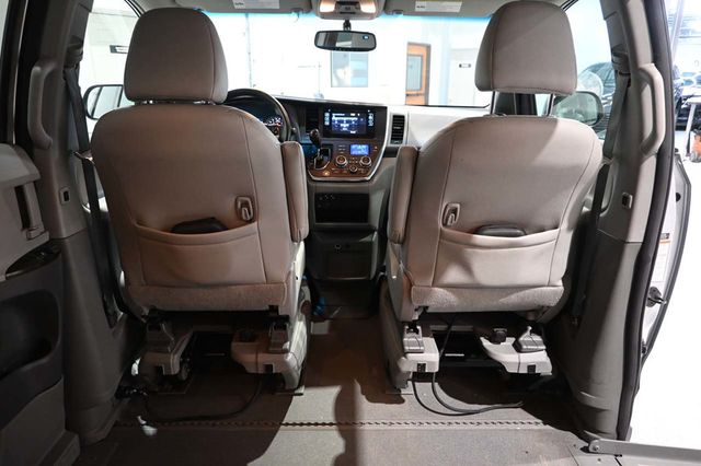 2015 Toyota Sienna XLE Premium Mobility Handicap Van - 23087048 - 19