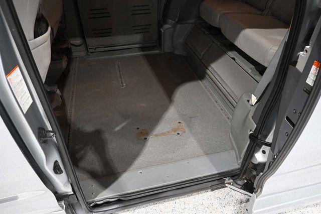2015 Toyota Sienna XLE Premium Mobility Handicap Van - 23087048 - 27