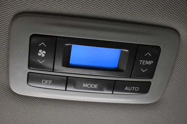 2015 Toyota Sienna XLE Premium Mobility Handicap Van - 23087048 - 28