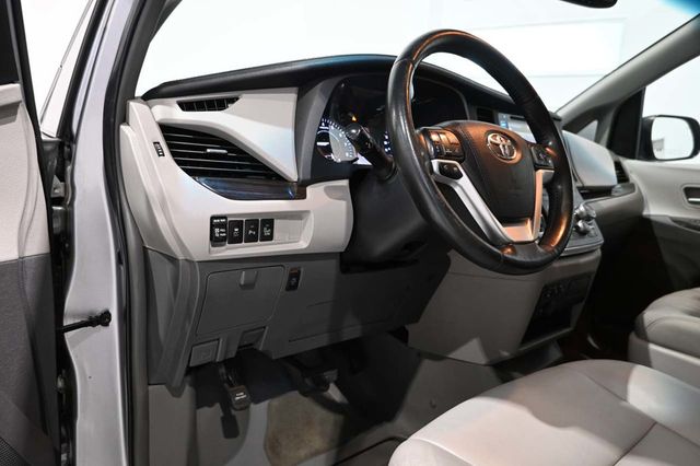 2015 Toyota Sienna XLE Premium Mobility Handicap Van - 23087048 - 32