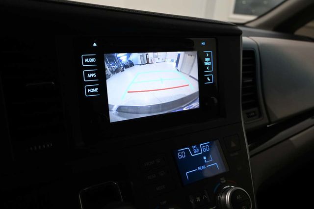 2015 Toyota Sienna XLE Premium Mobility Handicap Van - 23087048 - 39