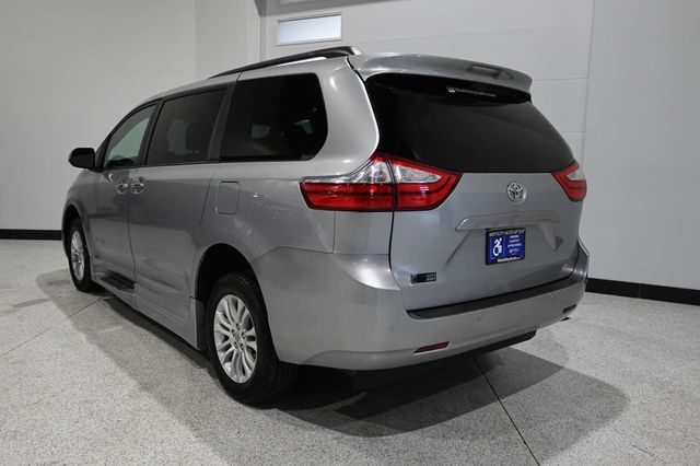 2015 Toyota Sienna XLE Premium Mobility Handicap Van - 23087048 - 7