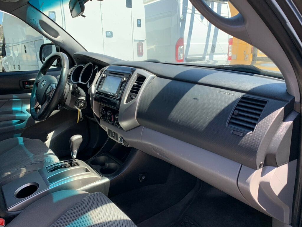 2015 Toyota Tacoma 2WD Double Cab V6 AT PreRunner - 23028203 - 29