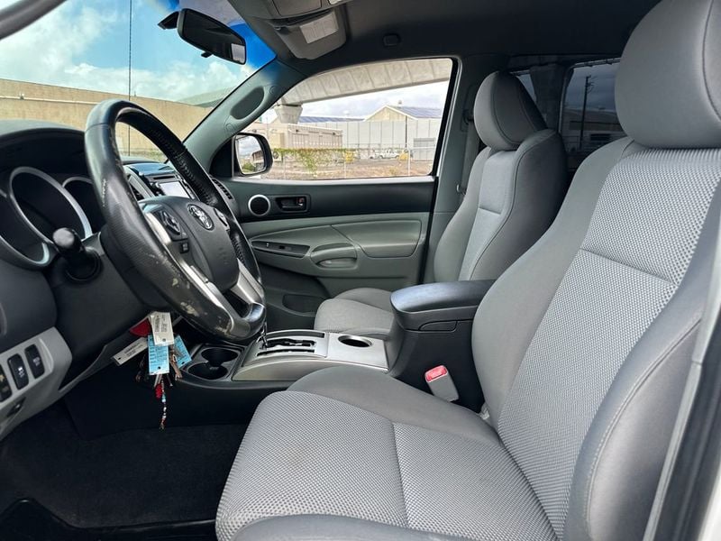 2015 Toyota Tacoma 4WD Double Cab LB V6 AT - 22979178 - 13