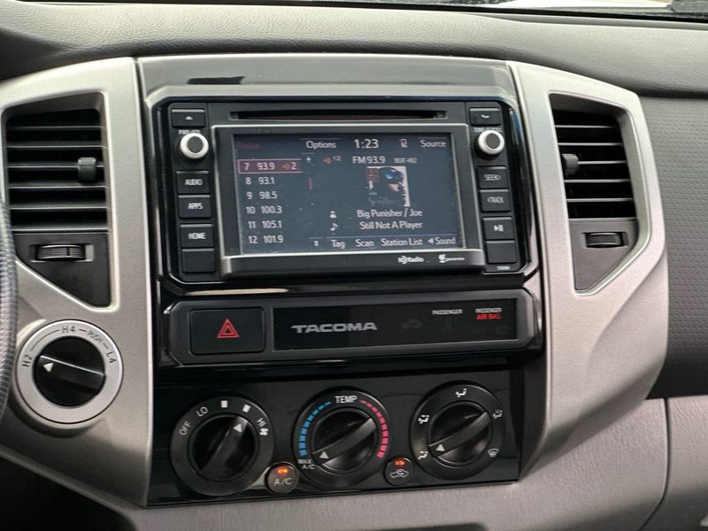 2015 Toyota Tacoma 4WD Double Cab LB V6 AT - 22979178 - 16