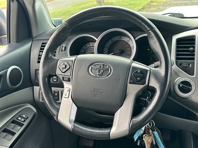 2015 Toyota Tacoma 4WD Double Cab LB V6 AT - 22979178 - 18