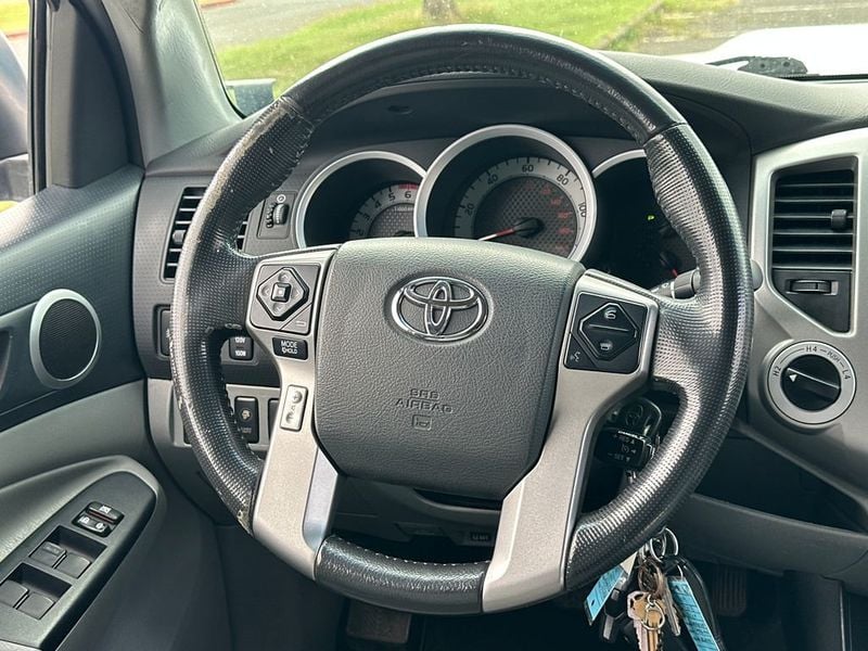 2015 Toyota Tacoma 4WD Double Cab LB V6 AT - 22979178 - 18