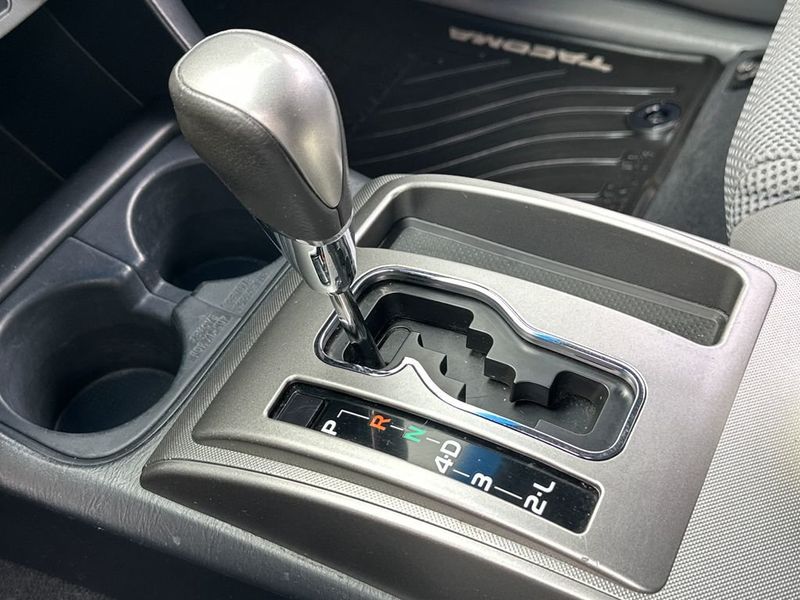 2015 Toyota Tacoma 4WD Double Cab LB V6 AT - 22979178 - 19