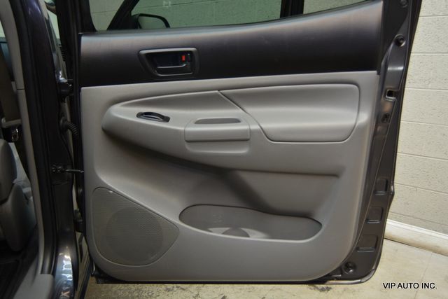 2015 Toyota Tacoma 4WD Double Cab LB V6 AT - 22975358 - 9