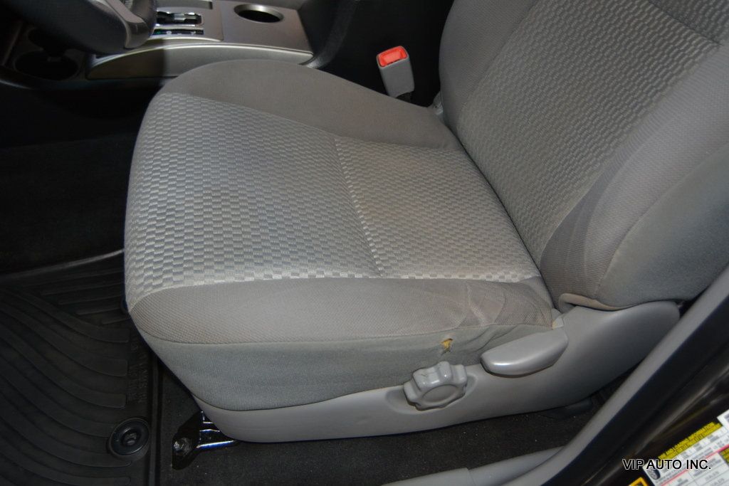2015 Toyota Tacoma 4WD Double Cab LB V6 AT - 22975358 - 16