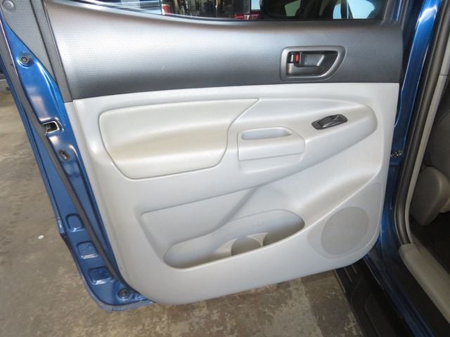 2015 Toyota Tacoma 4X4 1OWNER 52 SERVICE RECORDS EXTRA CLEAN DOUBLECAB TACOMA  - 22895917 - 22