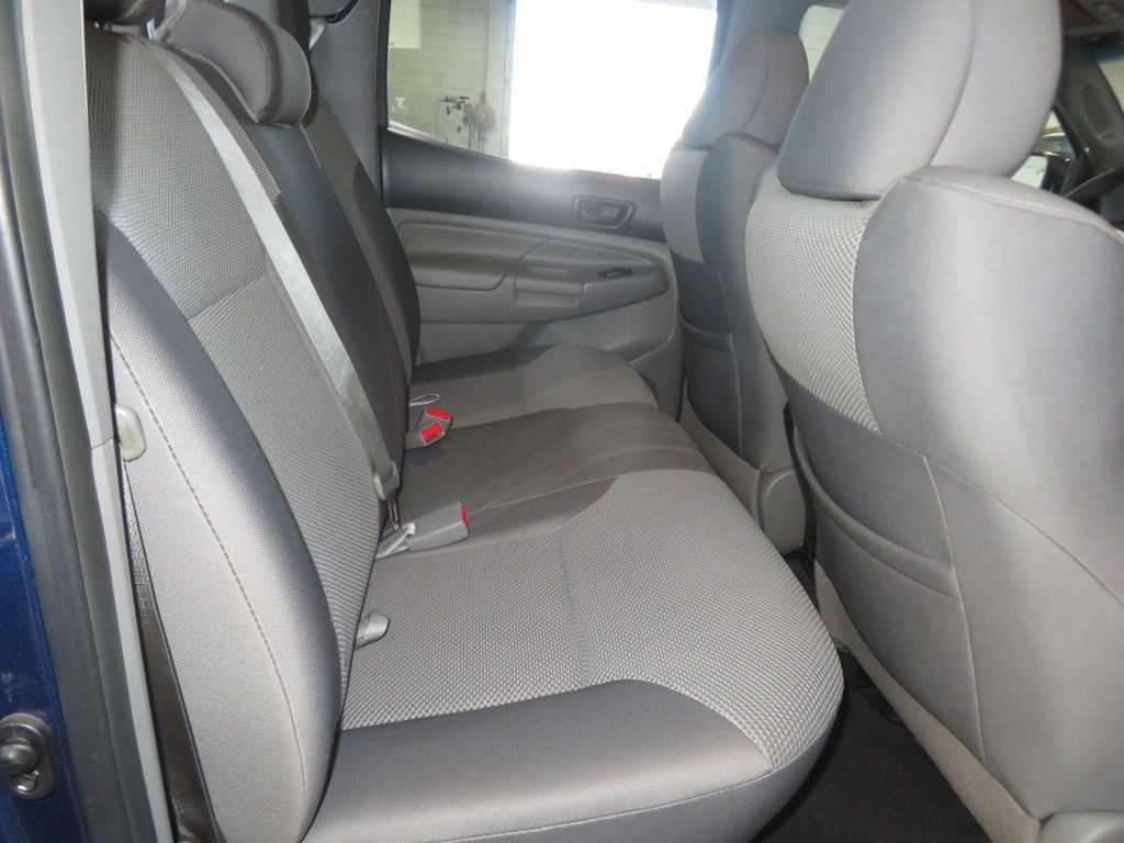 2015 Toyota Tacoma 4X4 1OWNER 52 SERVICE RECORDS EXTRA CLEAN DOUBLECAB TACOMA  - 22895917 - 28