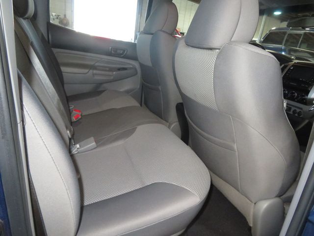 2015 Toyota Tacoma 4X4 1OWNER 52 SERVICE RECORDS EXTRA CLEAN DOUBLECAB TACOMA  - 22895917 - 29