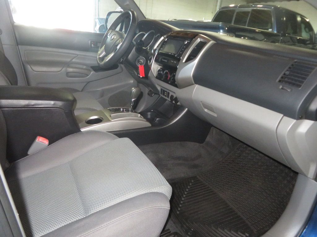 2015 Toyota Tacoma 4X4 1OWNER 52 SERVICE RECORDS EXTRA CLEAN DOUBLECAB TACOMA  - 22895917 - 34