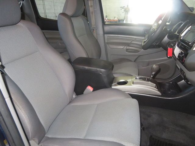 2015 Toyota Tacoma 4X4 1OWNER 52 SERVICE RECORDS EXTRA CLEAN DOUBLECAB TACOMA  - 22895917 - 36
