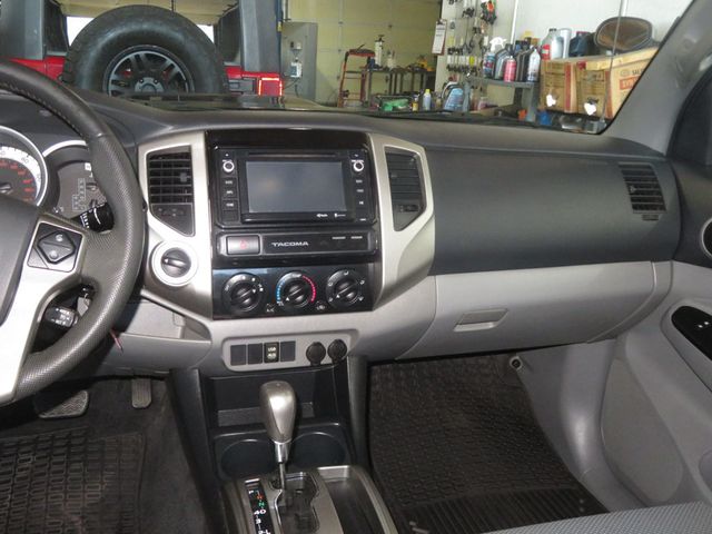 2015 Toyota Tacoma 4X4 1OWNER 52 SERVICE RECORDS EXTRA CLEAN DOUBLECAB TACOMA  - 22895917 - 38