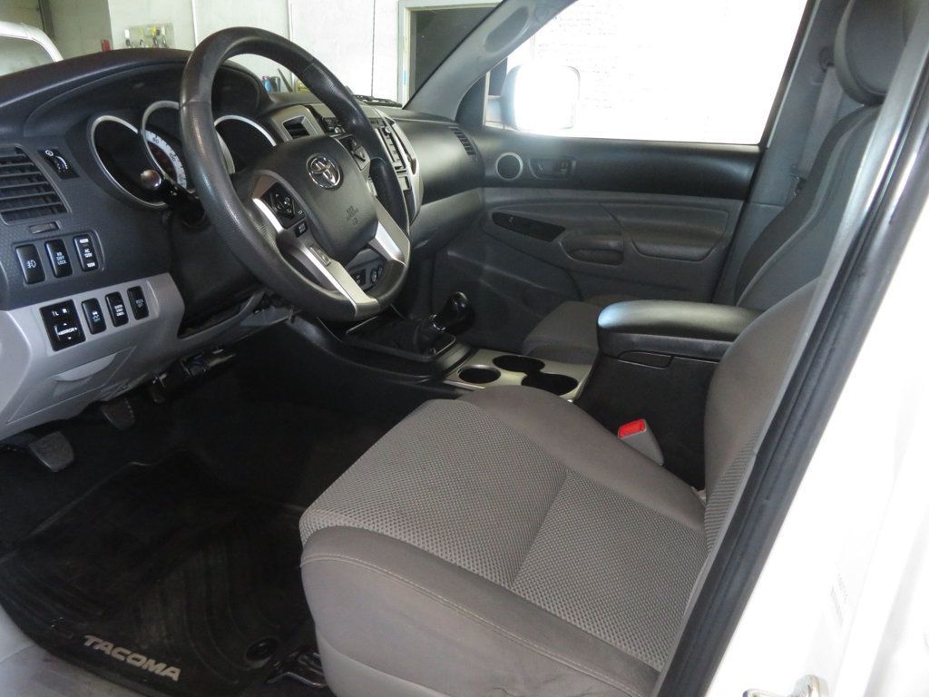 2015 Toyota Tacoma 4X4 DOUBLE CAB 6SPEED EXTRA CLEAN 2OWNER HARD TO FIND - 22935968 - 19