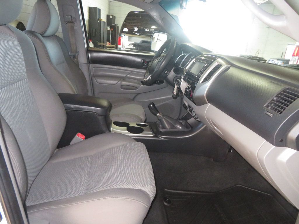 2015 Toyota Tacoma 4X4 DOUBLE CAB 6SPEED EXTRA CLEAN 2OWNER HARD TO FIND - 22935968 - 32