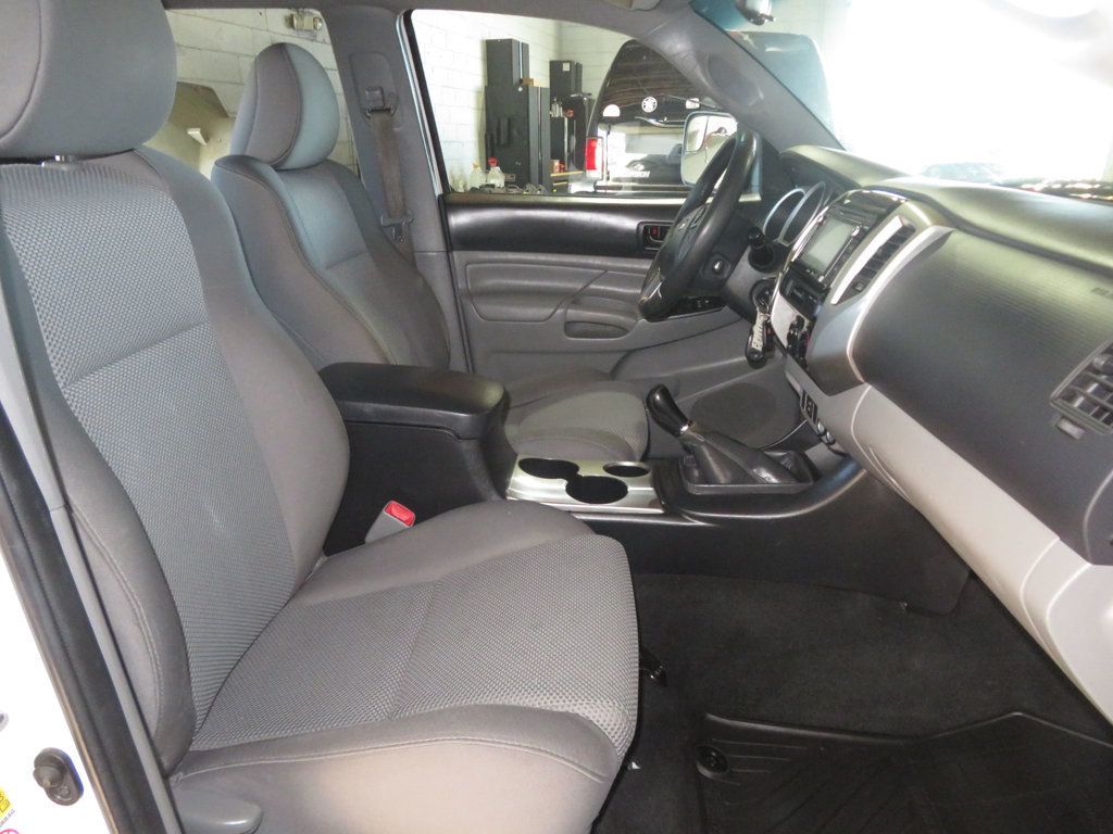 2015 Toyota Tacoma 4X4 DOUBLE CAB 6SPEED EXTRA CLEAN 2OWNER HARD TO FIND - 22935968 - 34