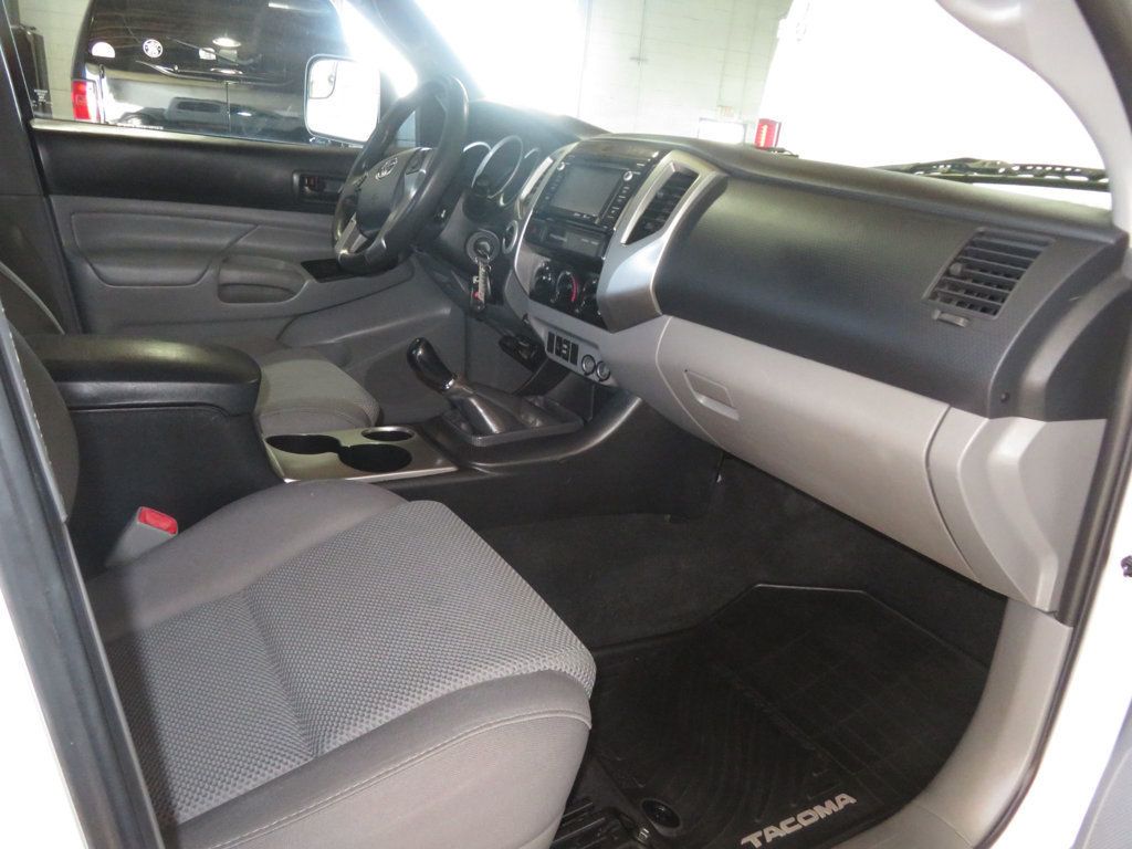 2015 Toyota Tacoma 4X4 DOUBLE CAB 6SPEED EXTRA CLEAN 2OWNER HARD TO FIND - 22935968 - 35
