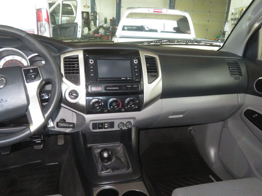 2015 Toyota Tacoma 4X4 DOUBLE CAB 6SPEED EXTRA CLEAN 2OWNER HARD TO FIND - 22935968 - 37