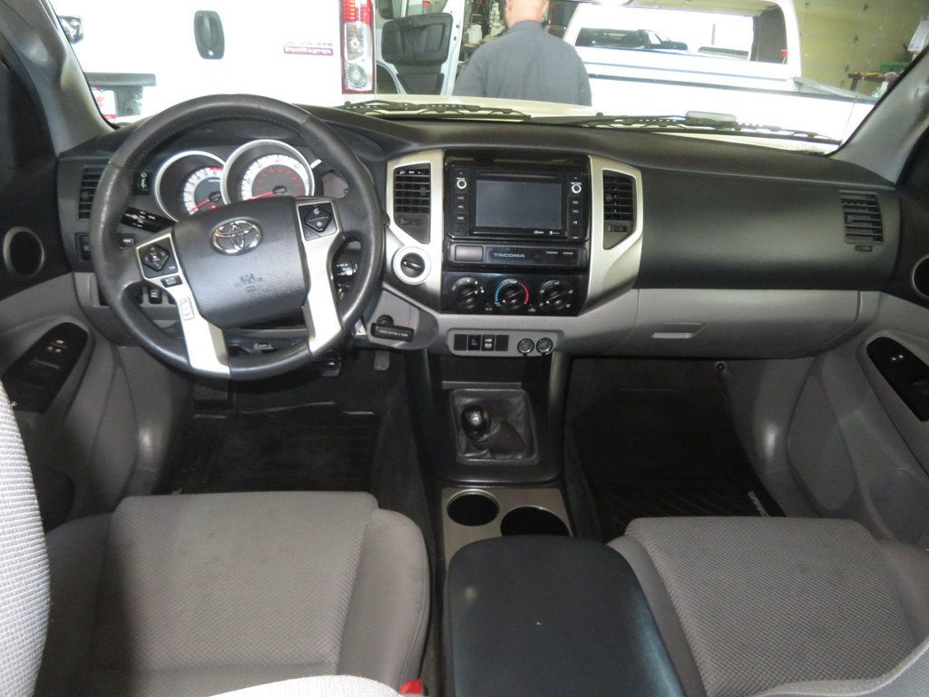2015 Toyota Tacoma 4X4 DOUBLE CAB 6SPEED EXTRA CLEAN 2OWNER HARD TO FIND - 22935968 - 39