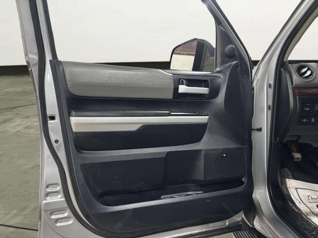 2015 Toyota Tundra CrewMax 5.7L FFV V8 6-Spd AT LTD (Natl) - 22984317 - 10