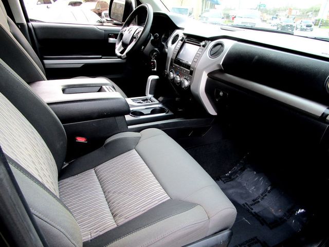 2015 Toyota Tundra CrewMax 5.7L FFV V8 6-Spd AT SR5 (Natl) - 23012656 - 12