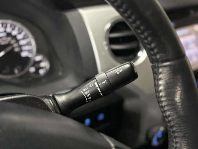 2015 Toyota Tundra CrewMax 5.7L V8 6-Spd AT Platinum (Natl) - 22978714 - 38